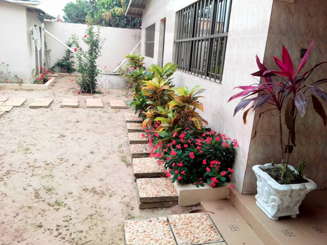 N° 4294 :
                            Villa à louer , Agoe, Lome, Togo : 50 000 XOF/mois